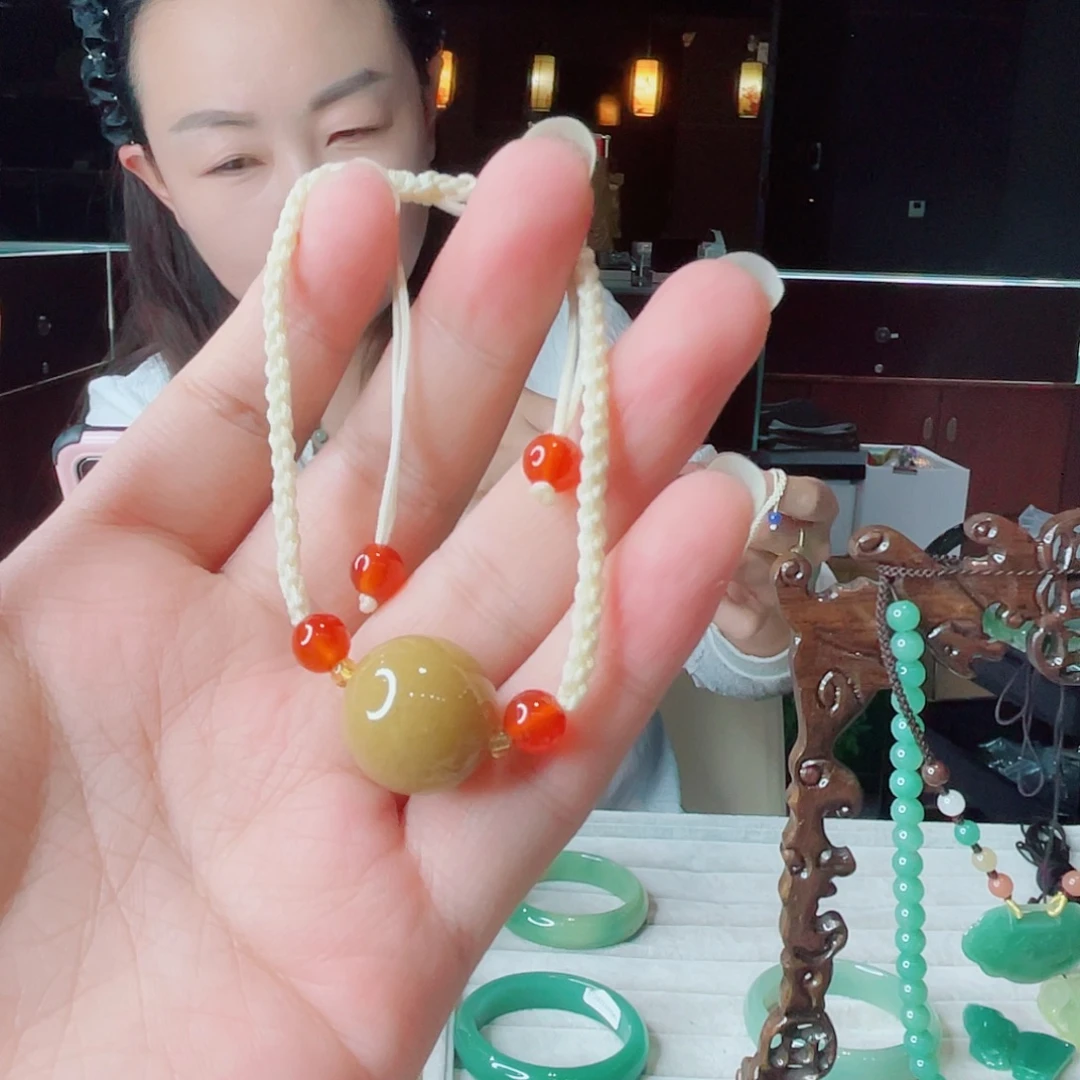 颈饰未镶嵌石英岩玉