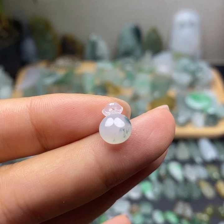 翡翠未镶嵌颈饰钱袋子