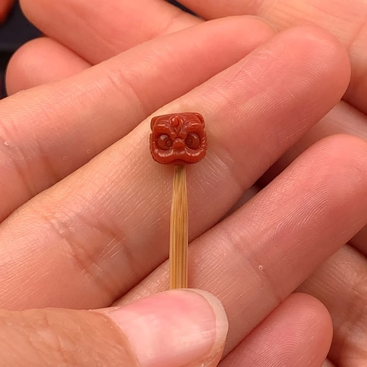 南红玛瑙未镶嵌醒狮7.8MM