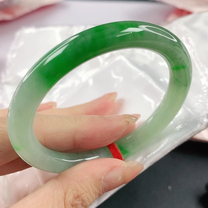 未镶嵌手镯翡翠，689