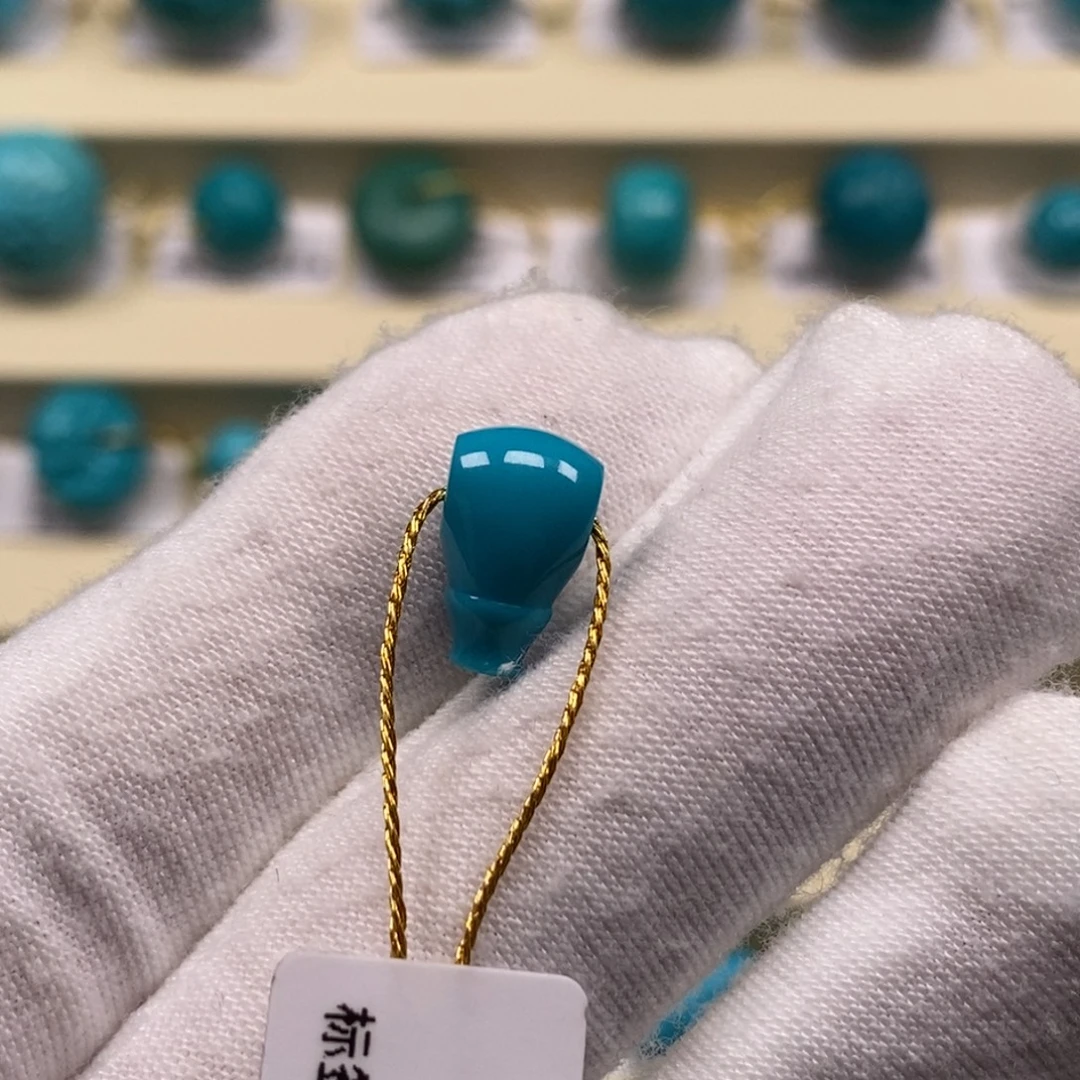 *****绿松石未镶嵌精品原矿高瓷绿松石