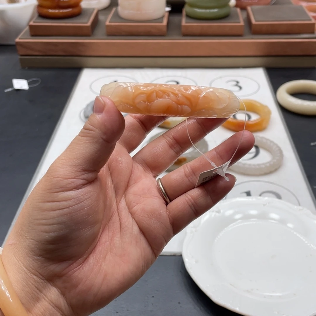 ༺***༻未镶嵌手镯石英质玉