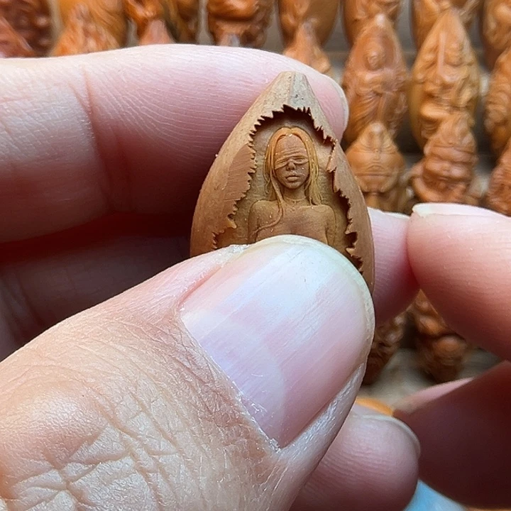 橄榄核吊坠20美女