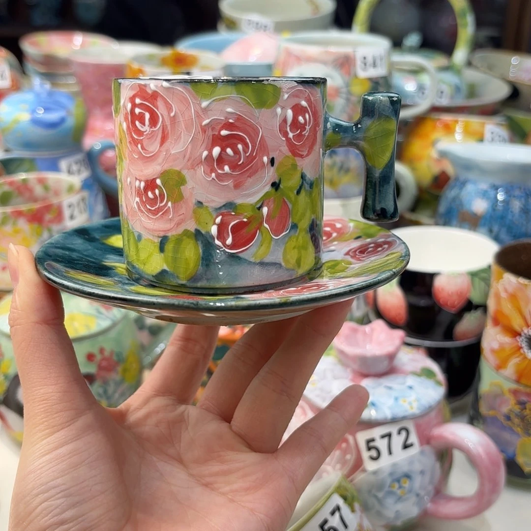 瓷片兔兔好可爱呀打个