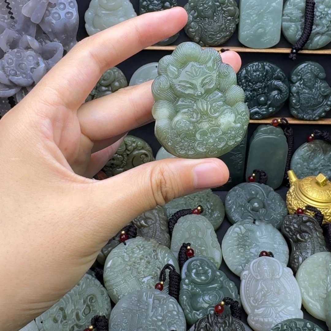 和田玉未镶嵌颈饰