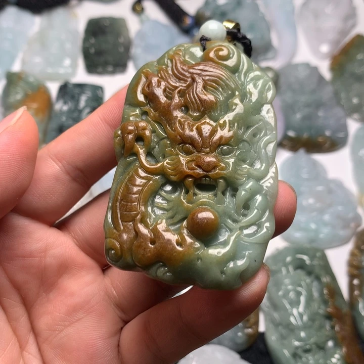 翡翠未镶嵌颈饰龙牌43