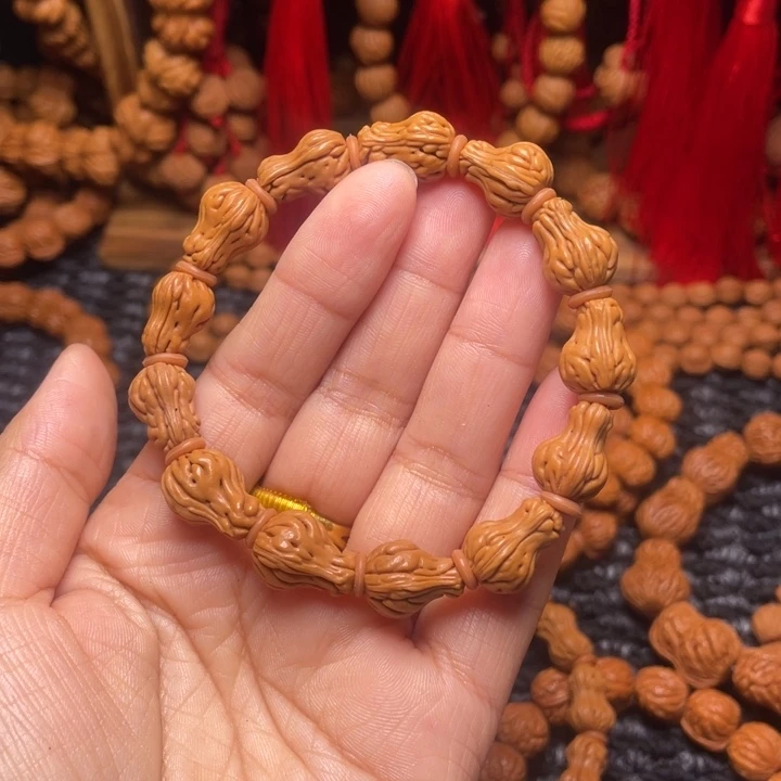 木质类龙纹桃枭挂件