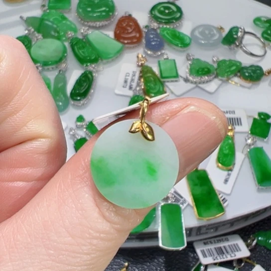 颈饰18K金镶嵌翡翠