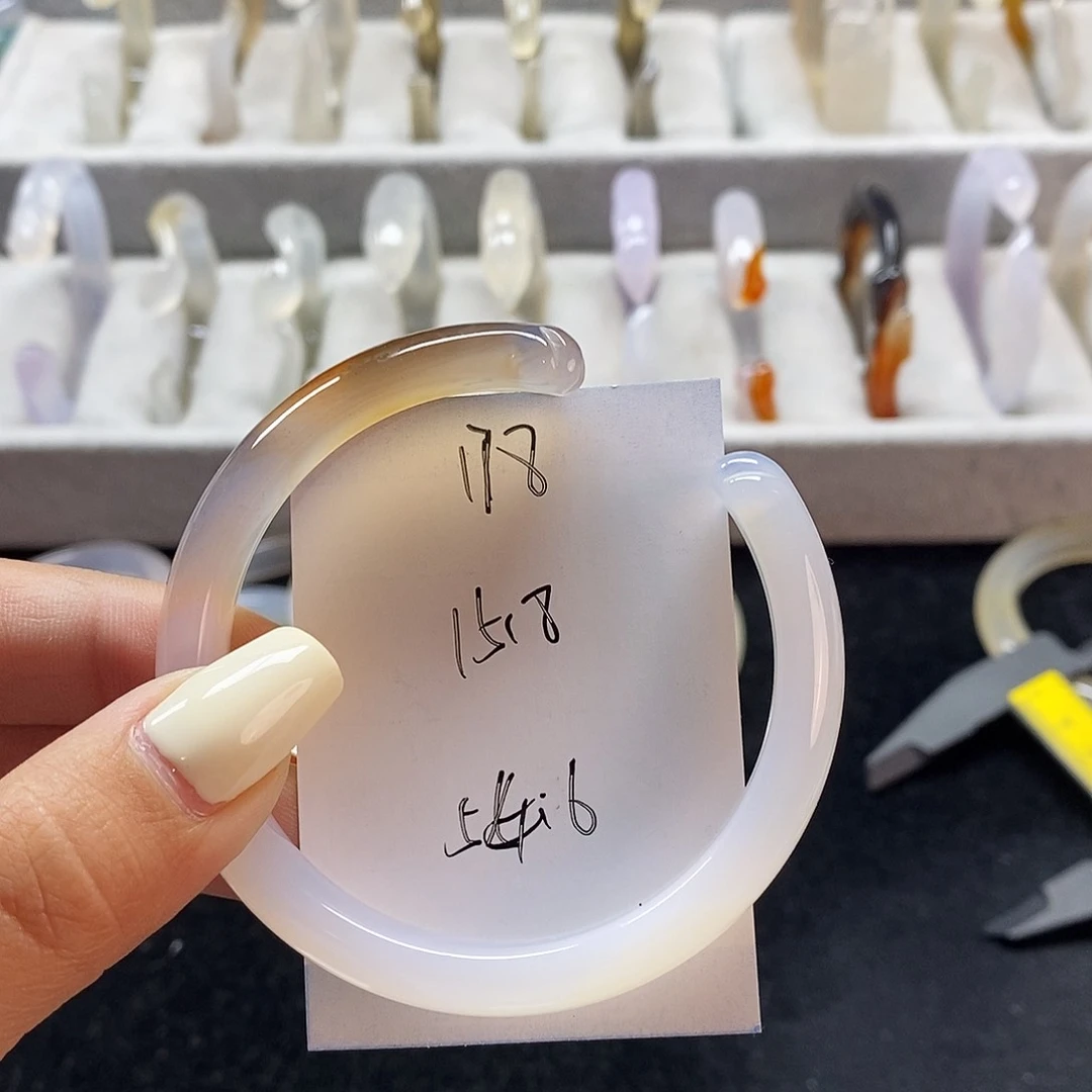 玛瑙/玉髓手镯未镶嵌178