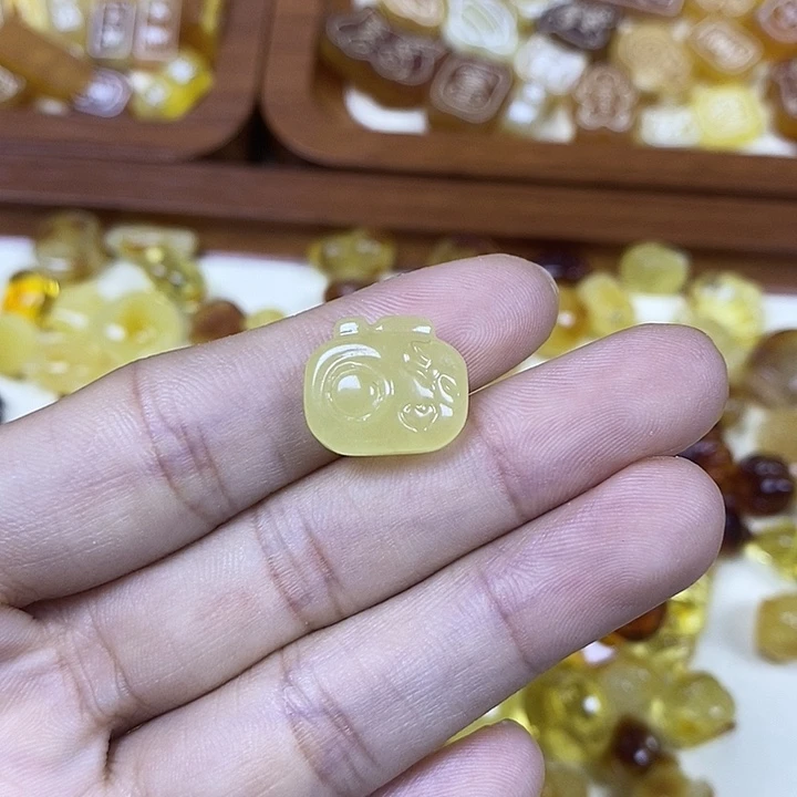 吊坠橄榄核照相机60