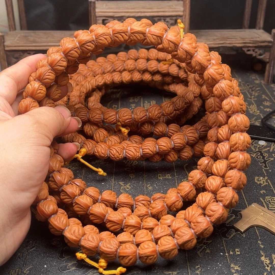 桃核吊坠桃和手持