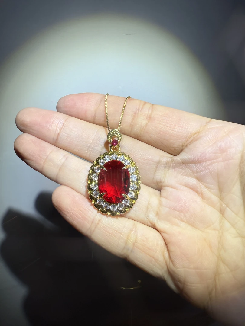 A003 红曜倾城精选吊坠+项链(礼盒）