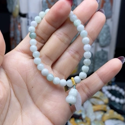 翡翠颈饰未镶嵌翡翠