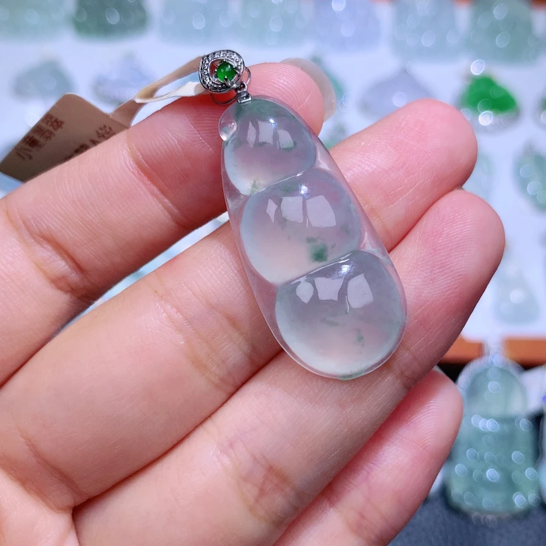 颈饰18K金镶嵌翡翠福豆