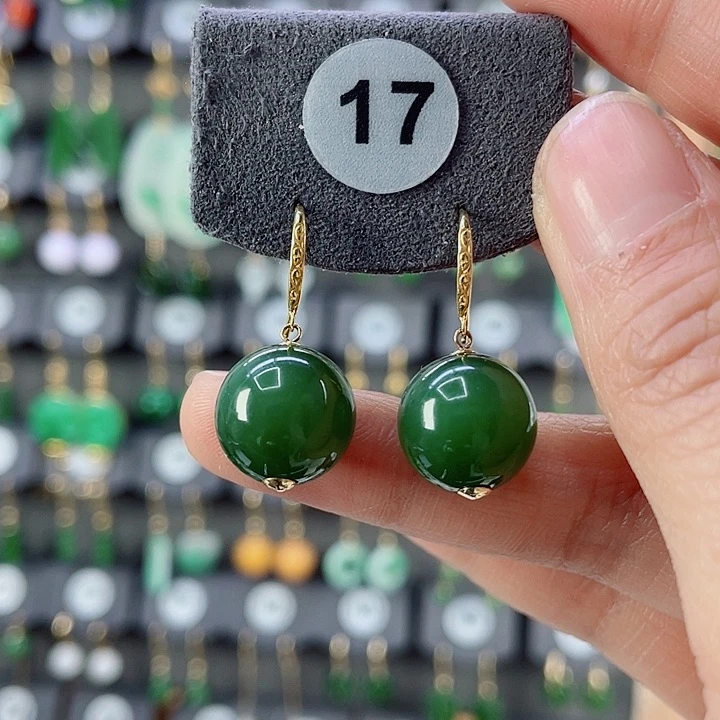 18K金镶嵌和田玉耳饰