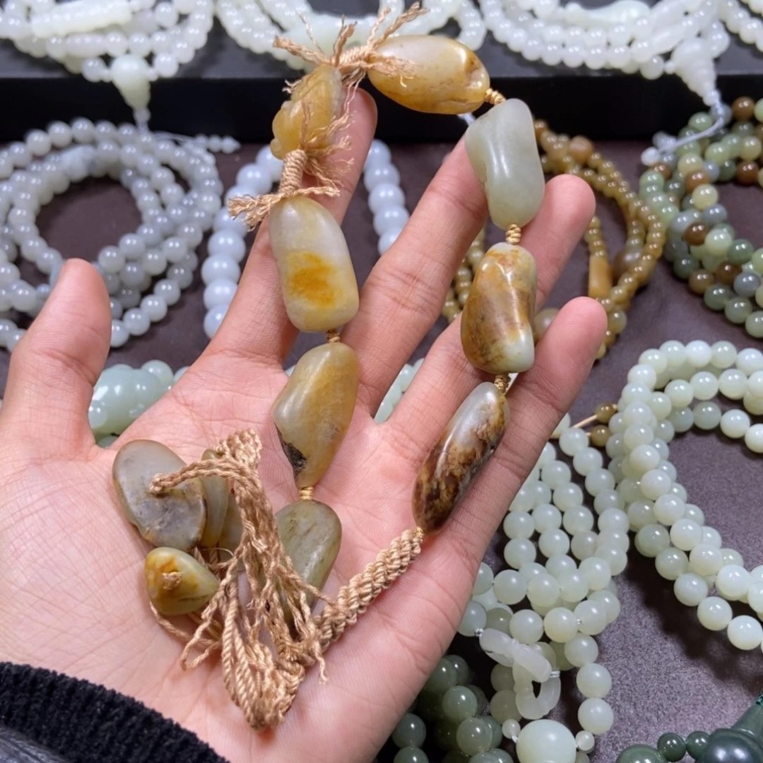 和田玉未镶嵌把件