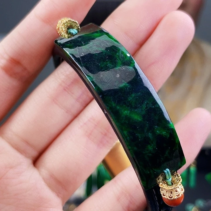 翡翠手镯未镶嵌饰品