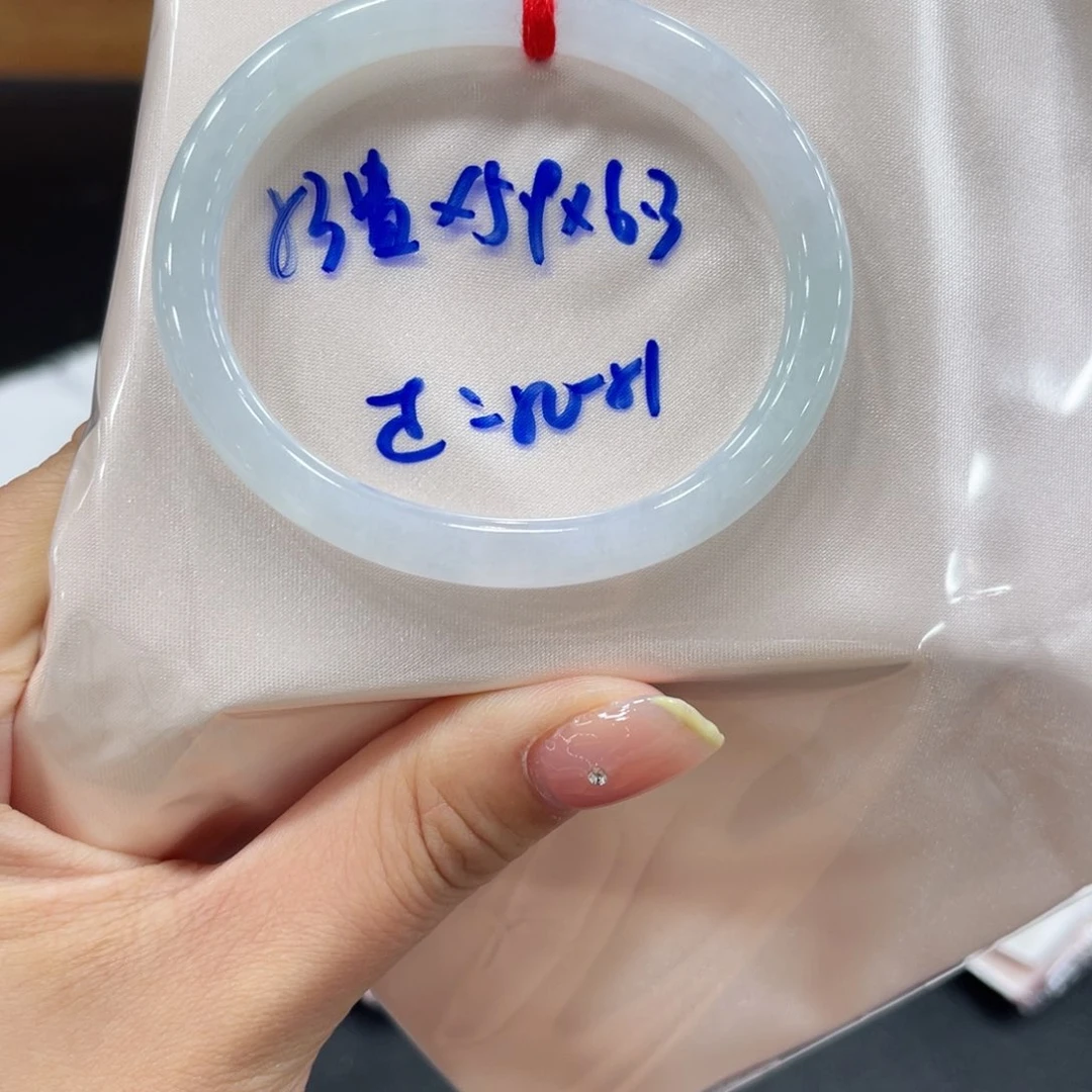 翡翠手镯未镶嵌翡翠