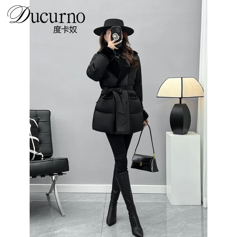 小个子白鸭绒冬装外套女2025新款冬季富家千金感轻薄黑色羽绒服