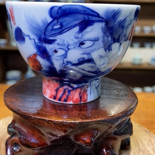 微瑕釉下五彩钟馗杯杯