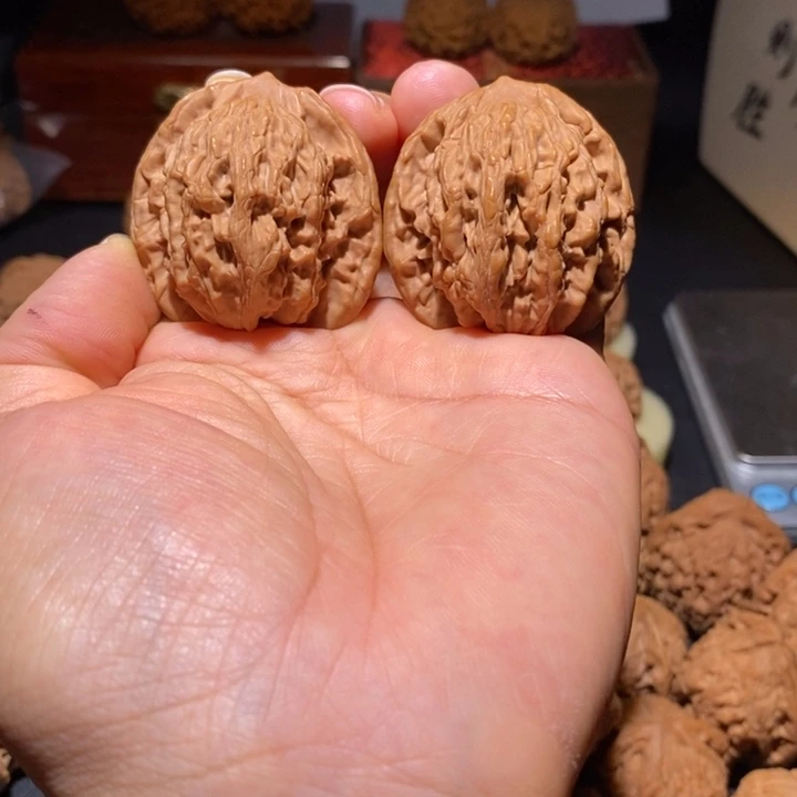 文玩核桃吊坠麦穗虎头40