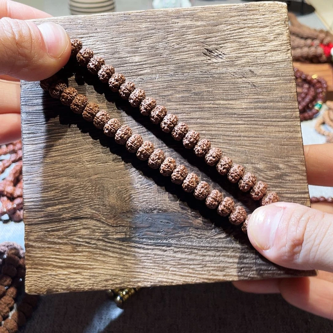 带***鞭金刚菩提吊坠平细手持8+mm