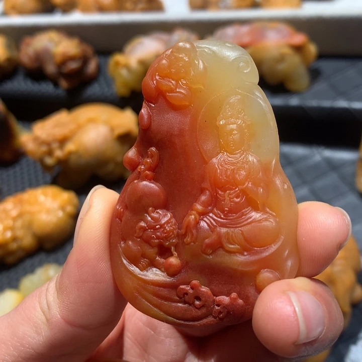 石英质玉（黄龙玉）未镶嵌颈饰
