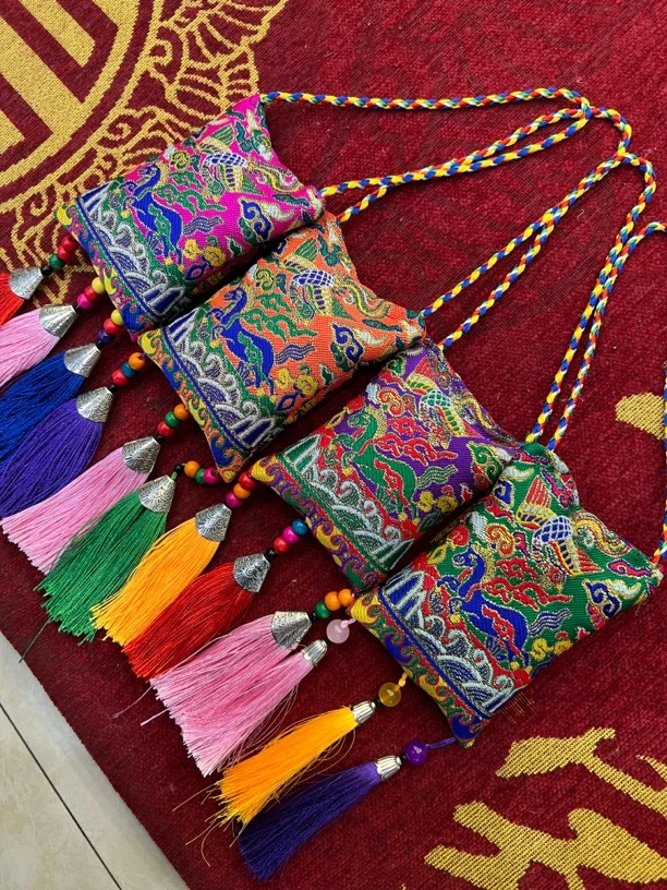 藏式吉祥香包凤舞九天策马奔腾国风刺布艺燕尾流苏香包发不同颜色