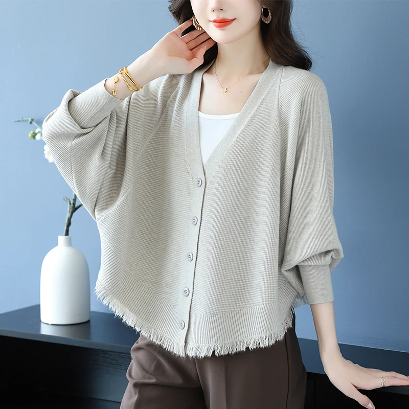 蝙蝠袖外套女春秋宽松大码流苏上衣2025新款遮肚显瘦针织外搭开衫