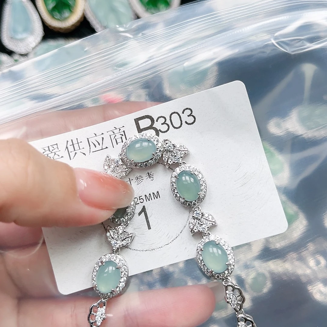 翡翠颈饰未镶嵌翡翠303