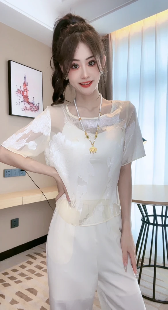 【爱丽丝】2025夏季轻奢洋气显瘦气质时尚百搭修身半袖休闲白色T恤A