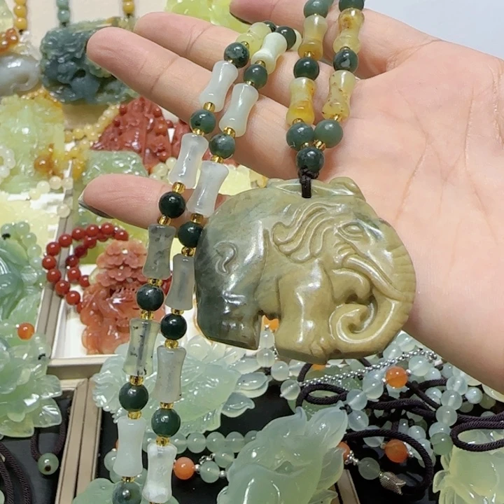 未镶嵌蛇纹石玉吊坠