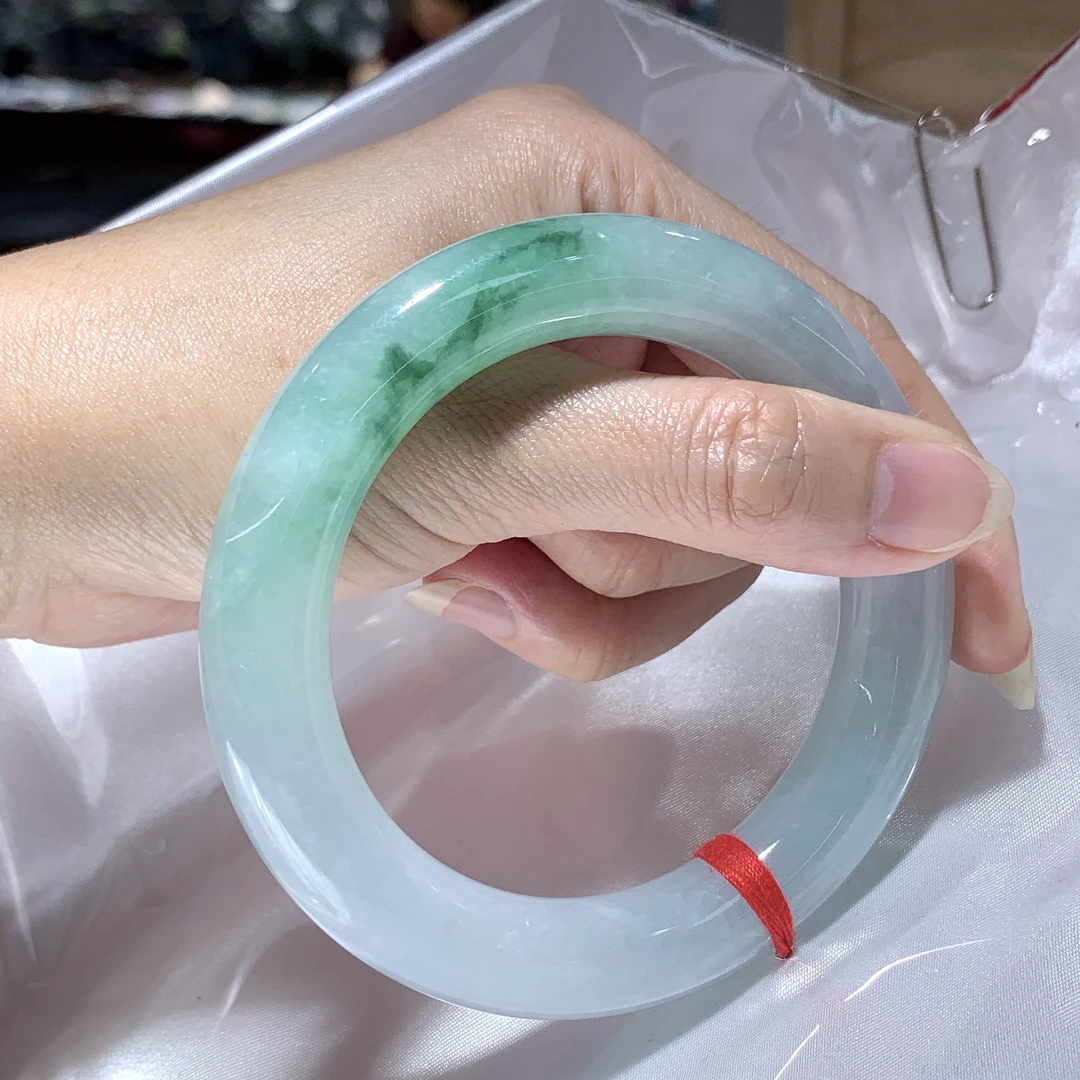 圈口58.1mm精美水润纯天然翡翠A货胖圆条飘花手镯58.1*12mm