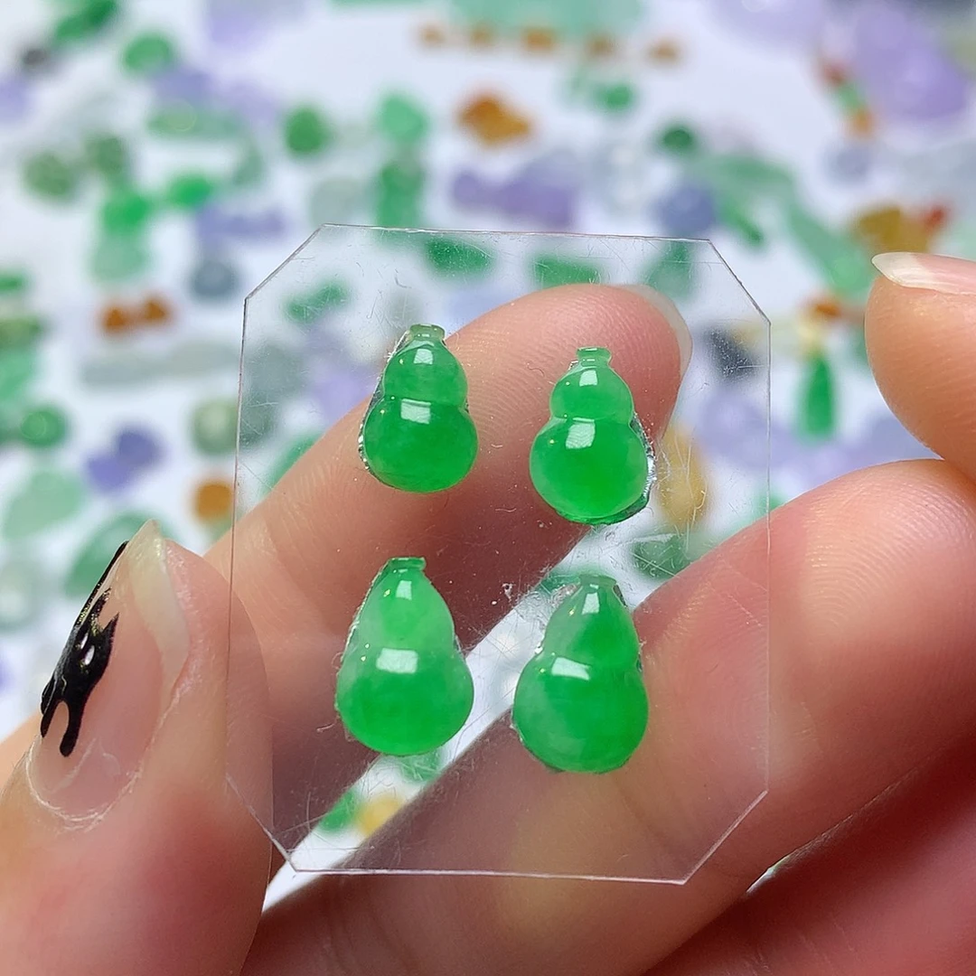 翡翠未镶嵌颈饰葫芦