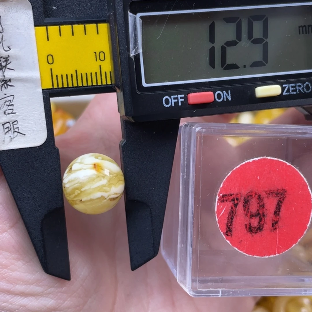 蜜蜡未镶嵌珠宝奇石