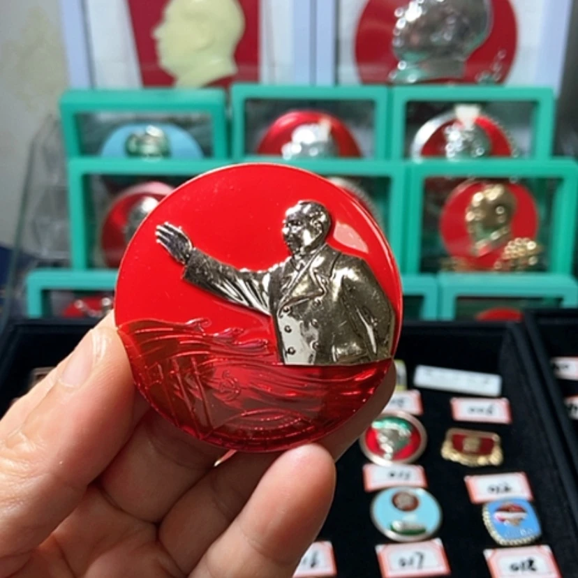 【闪购商品】铝国*六七十年代的一枚章