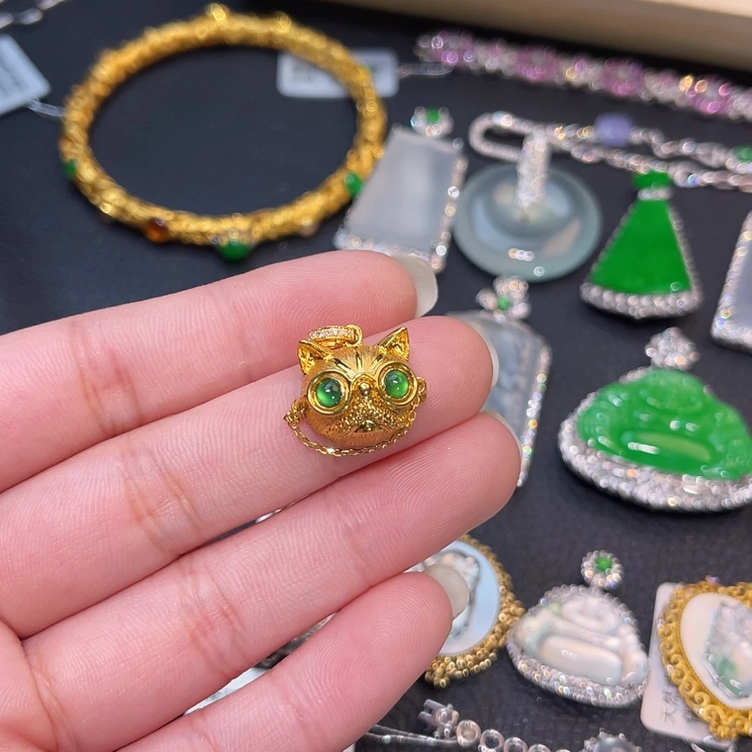 翡翠18K金镶嵌颈饰猫咪