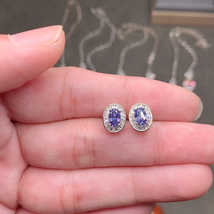 银S925镶嵌蓝宝石耳饰矢车菊