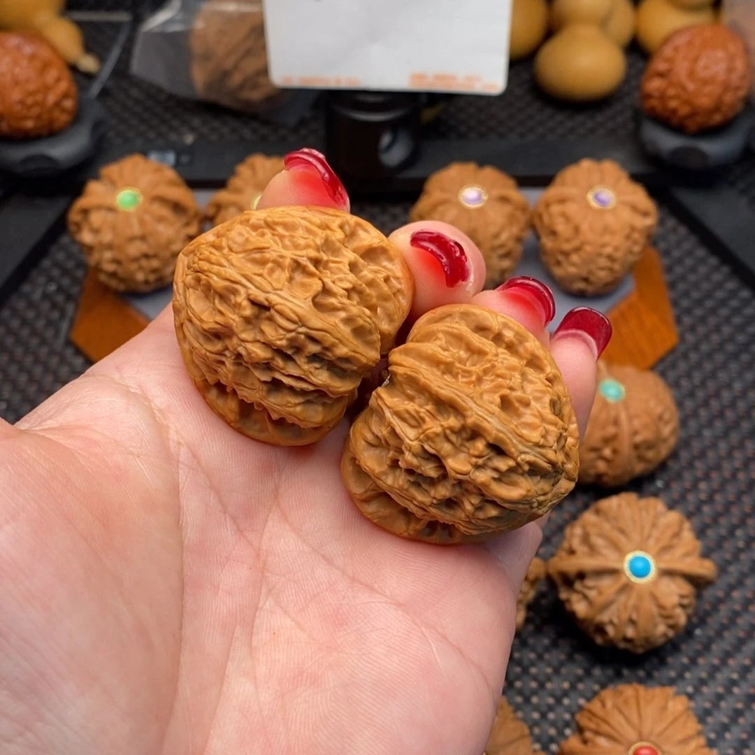 文玩核桃把件三角白边肚40尺漏