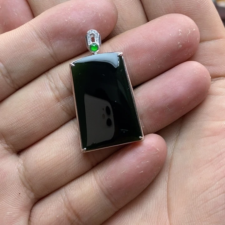 颈饰未镶嵌翡翠?****?无事牌