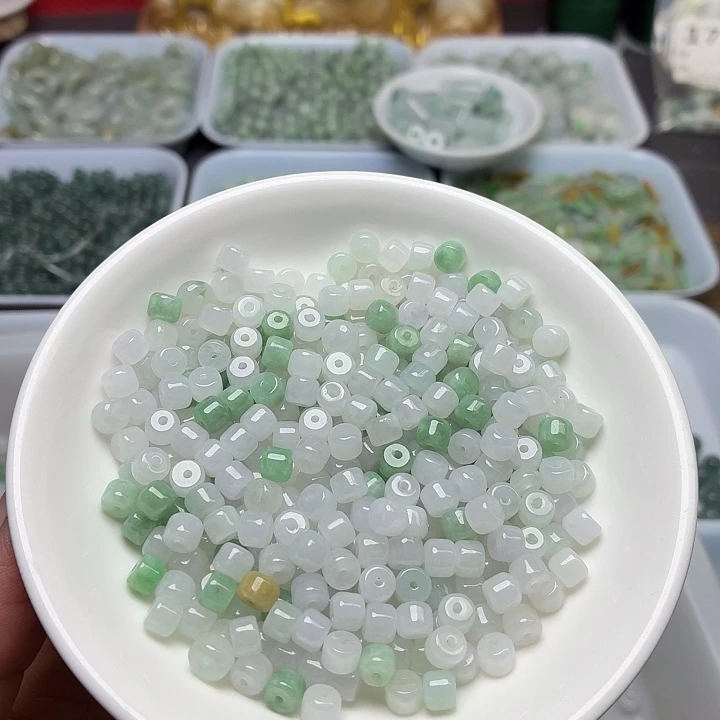 翡翠未镶嵌手链卡4.2乘5.2冰三彩老老型30个