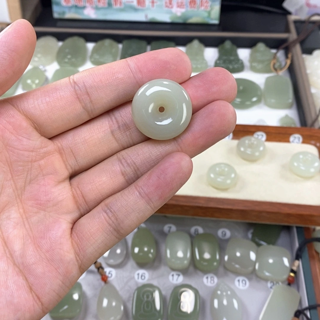 (***)和田玉未镶嵌颈饰