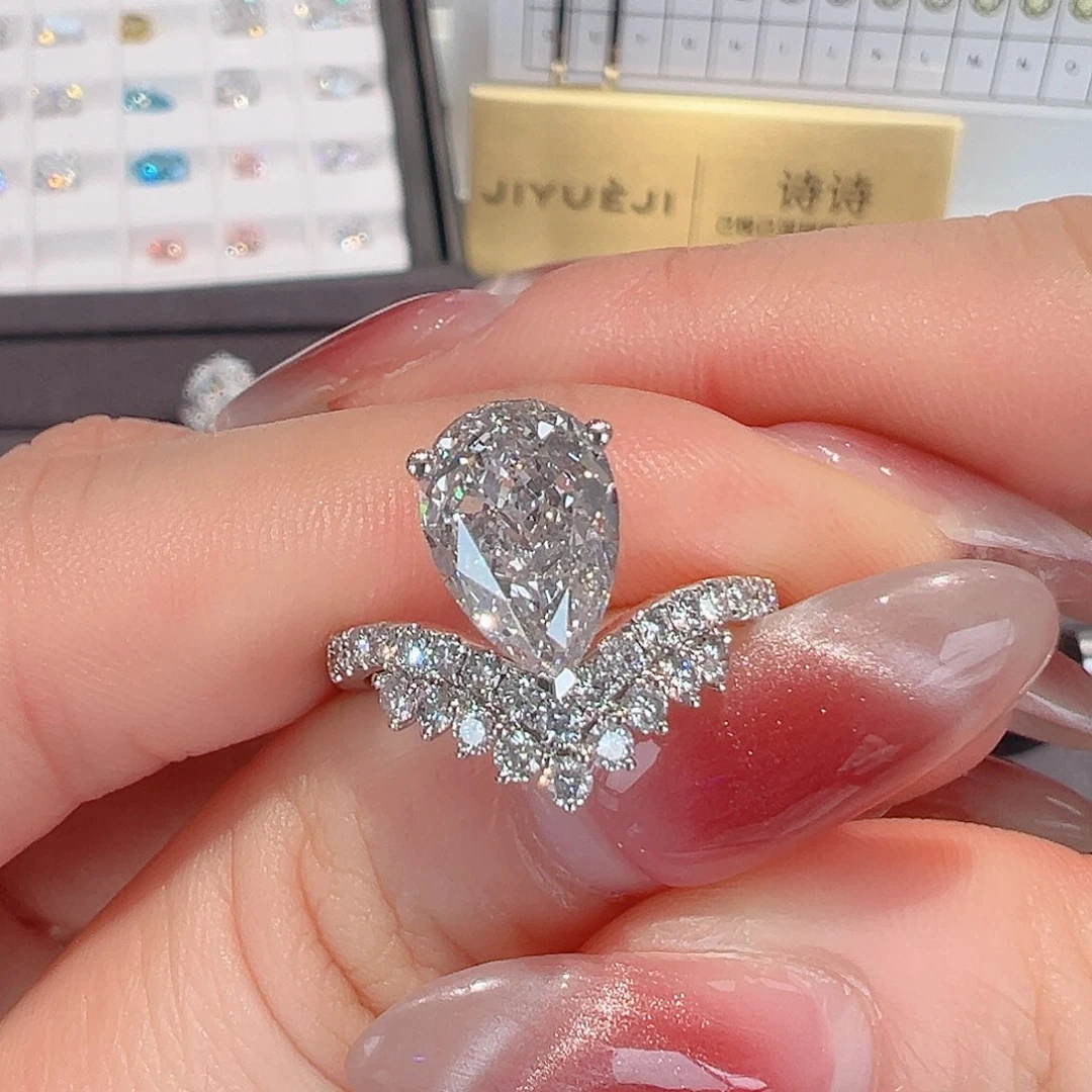 实验室培育钻石18K金镶嵌九*…@@00028588