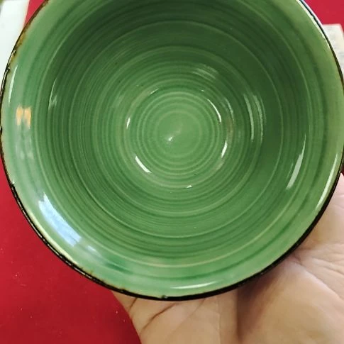 瓷片瓷片，各种摆件，均有瑕疵。沙锅！