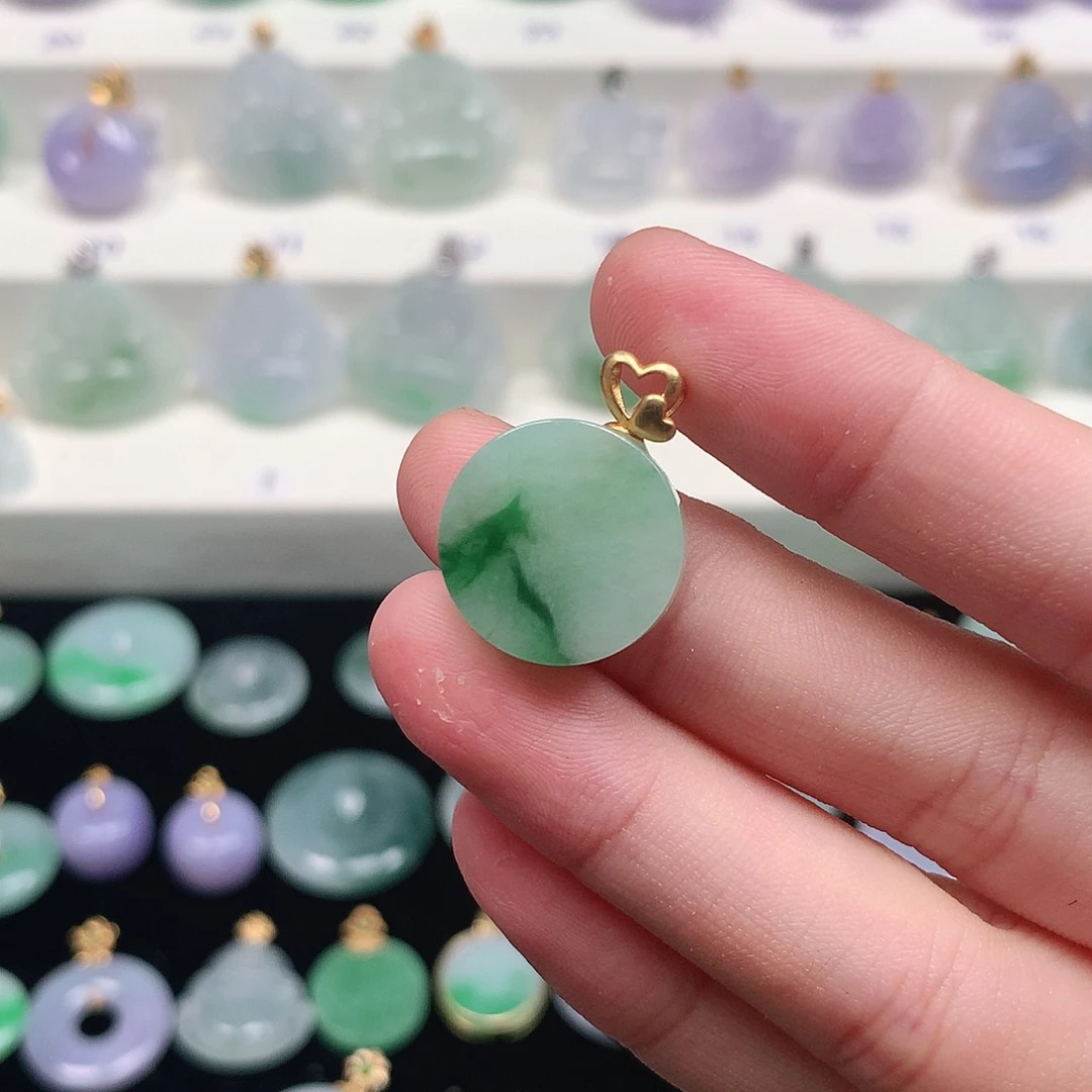 翡翠18K金镶嵌颈饰翡翠吊坠