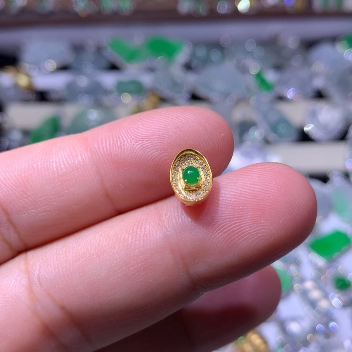 翡翠18K金镶嵌颈饰
