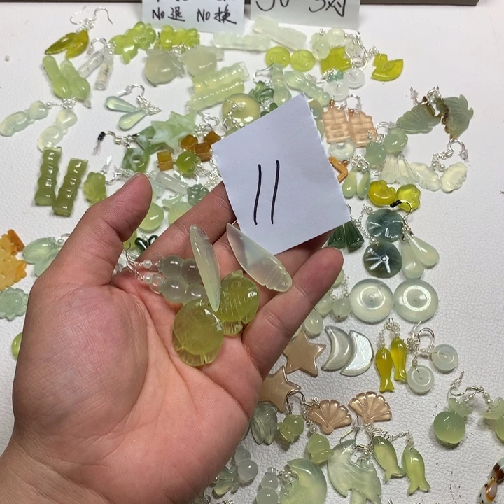 莞***咩合金蛇纹石玉耳钉