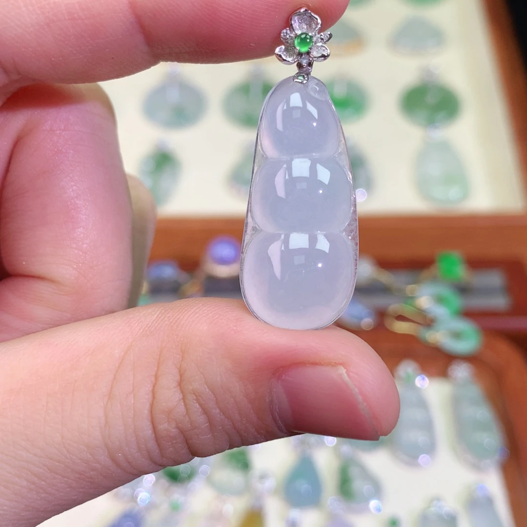 颈饰18K金镶嵌翡翠