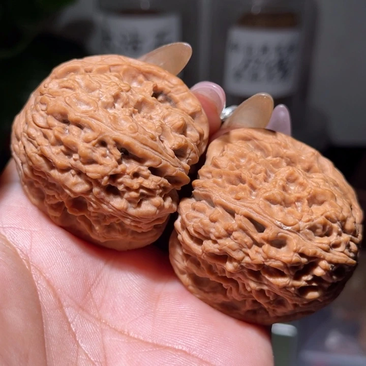 吊坠桃核          43球疆52克