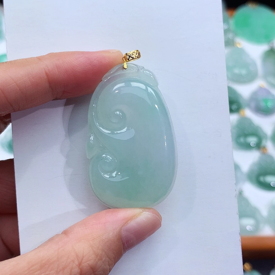 翡翠18K金镶嵌颈饰翡翠吊坠
